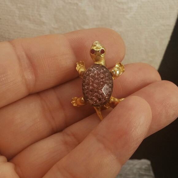 Vintage Jeweled Turtle Pin Red Rhinestone Eyes Detailed Shell Mini Brooch Golden - Picture 8 of 11